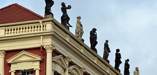Griechische-Statuen-Hiller-Brandtschen-Haeuser
