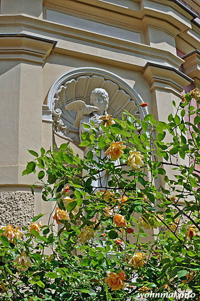 Rosen und Skulpturen (Halle, Saale)