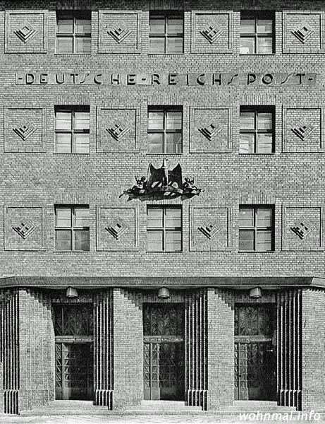 Hauptportal des Postamtes Lichtenberg I, ca. 1930