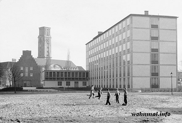 Auf dem Weg vom Askanierring zum Rathaus Spandau 1957