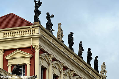 Griechische-Statuen-Hiller-Brandtschen-Haeuser