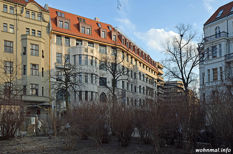 Bick vom Steinplatz auf das noch unvollendete Hotel am Steinplatz, aufgenommen am 8. April 2013. Foto: Sven Hoch